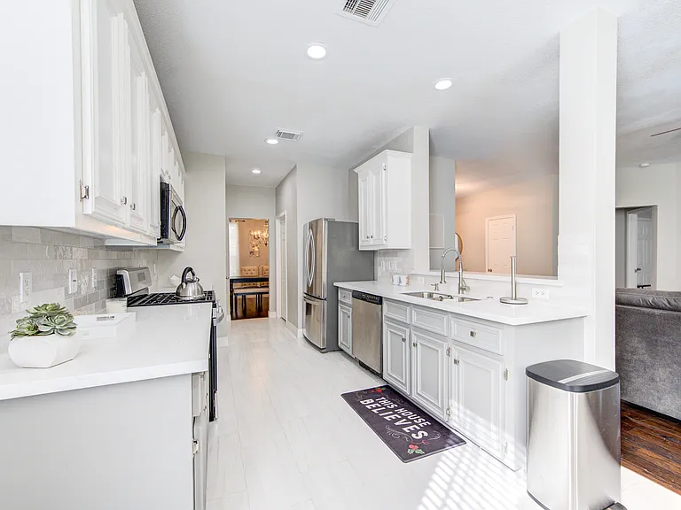 9422 Comstock Meadows Dr — Photo 9