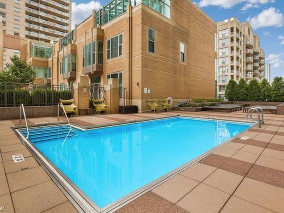 1st image of 33 W Ontario St APT 18I