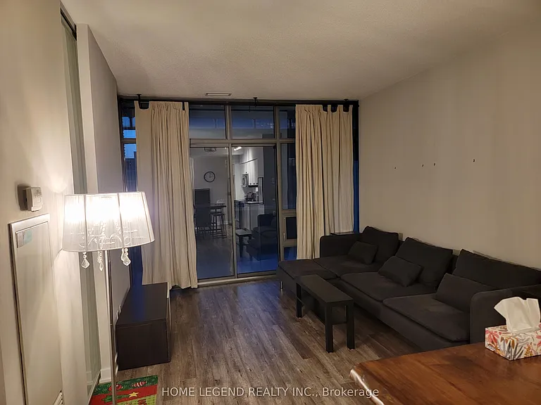 33 Charles St E #606 — Photo 8