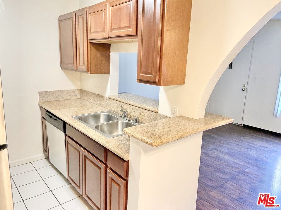 1st image of 3359 Mentone Ave APT 3