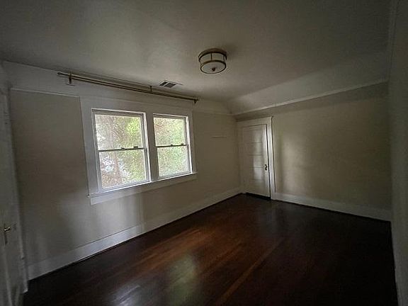 4th image of 1931 Marengo Ave