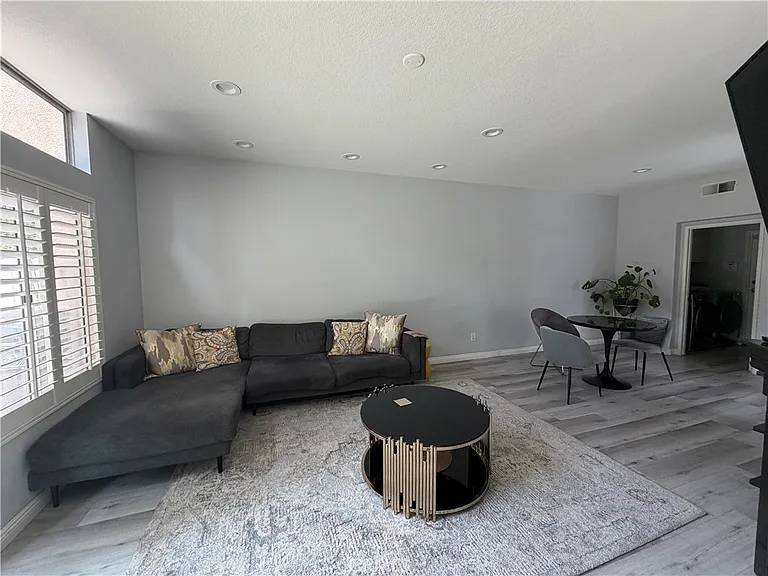 5540 Patricia Way — Photo 8