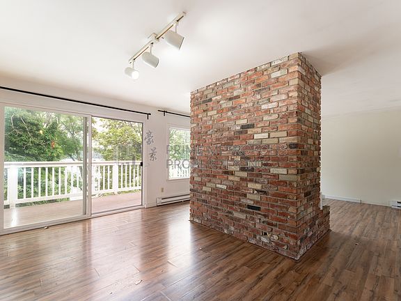 4th image of 10706 Lakeside Ave NE