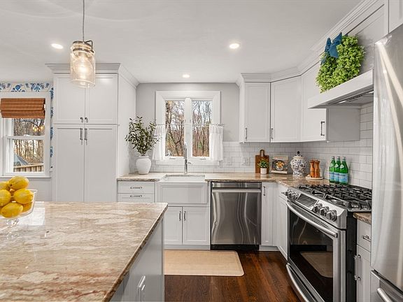 4th image of 9 Stoneybrook Rd