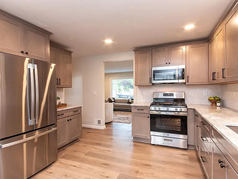 1647 Sylvan Ave SE — Photo 6