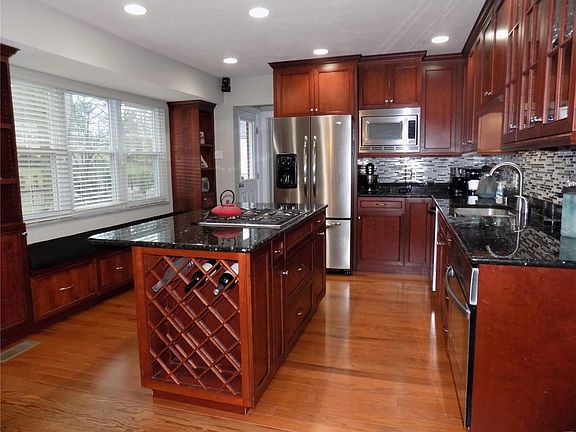 3rd image of 11840 Bayberry Ln