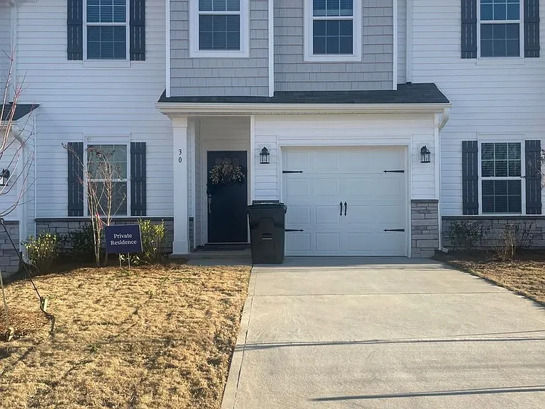 18 Fernhill Ln — Photo 1
