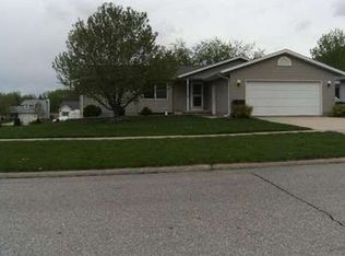 5821 Blue Sage Rd, Waterloo, IA 50701
