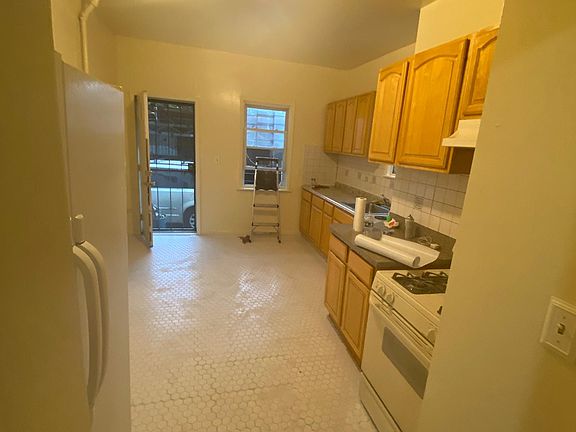 4th image of 13522 Kew Gardens Rd Floor 1