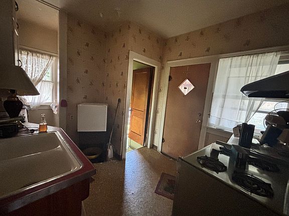 4th image of 6429 Calumet Ave