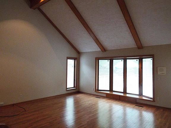 5th image of 1406 Edgewood Dr