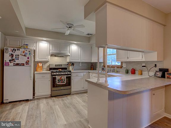 2nd image of 810 Park Hill Dr