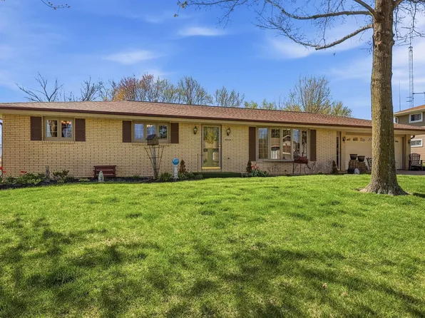 10544 Cedar Point Ct, Dubuque, IA 52003