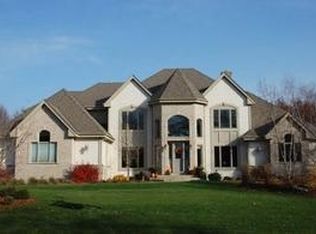 W294N6030 River Grove Ln, Hartland, WI