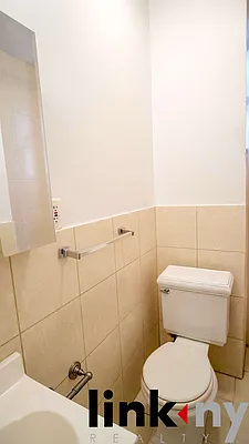 Rented by Link NY Realty | media 9