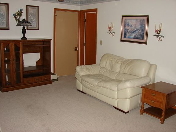 3rd image of 24 Fawnwood Ct