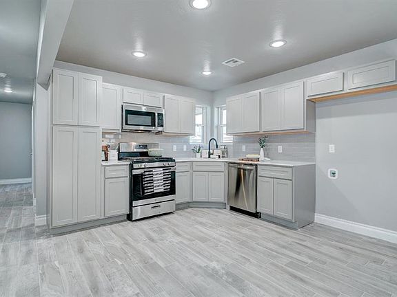 4th image of 1500 SW 79th Ter