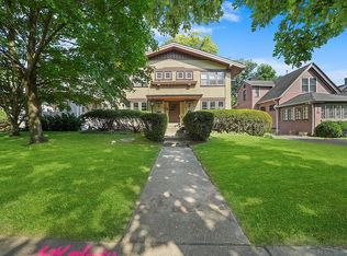 153 Barrypoint Rd APT 2, Riverside, IL 60546