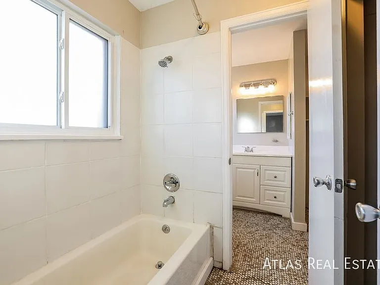 730 S Oakland St — Photo 10
