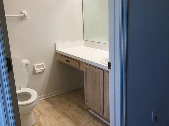 5th image of 2530 Albion Ave