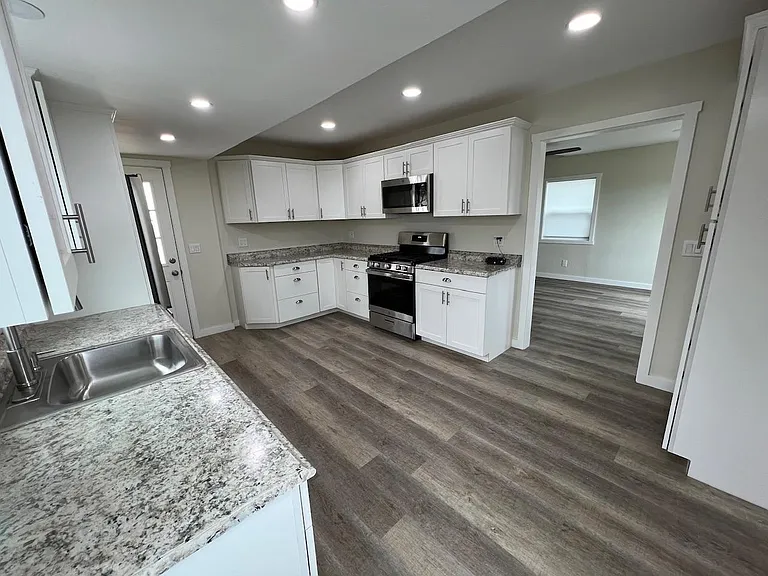 446 Tulare Ave — Photo 14