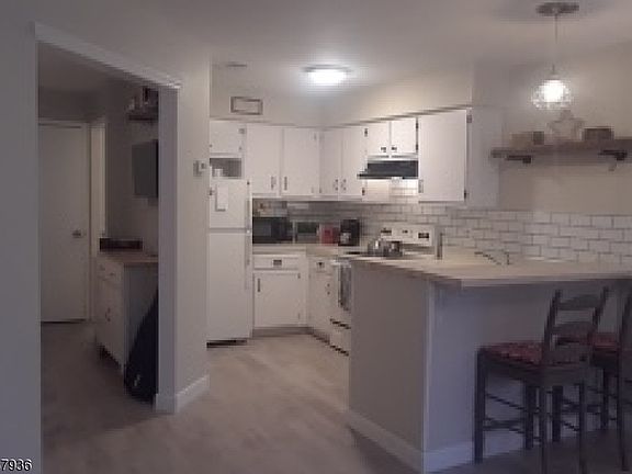 4th image of 13 Cheswich Ct