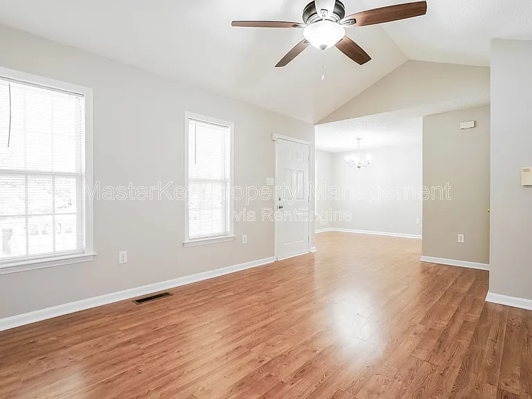 317 Cross Hill Ln — Photo 6