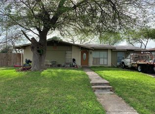 262 Park Ln, Universal City, TX 78148