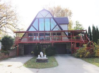 610 E 7th St, Dixon, IL 61021