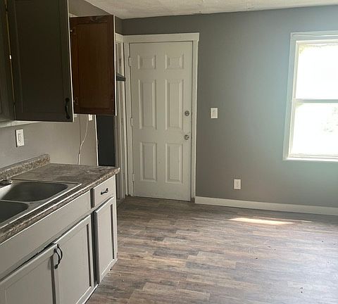 3rd image of 9544 Cloverleaf Rd APT C