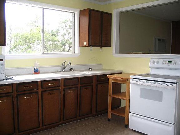 Glass Top Cooking in Cheerful Kitchen