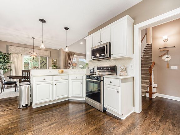3rd image of 6614 Montchanin Ct