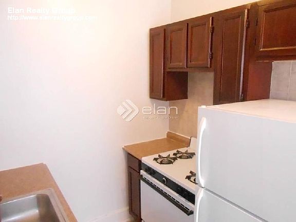 5th image of 7600 N Greenview Ave APT 205