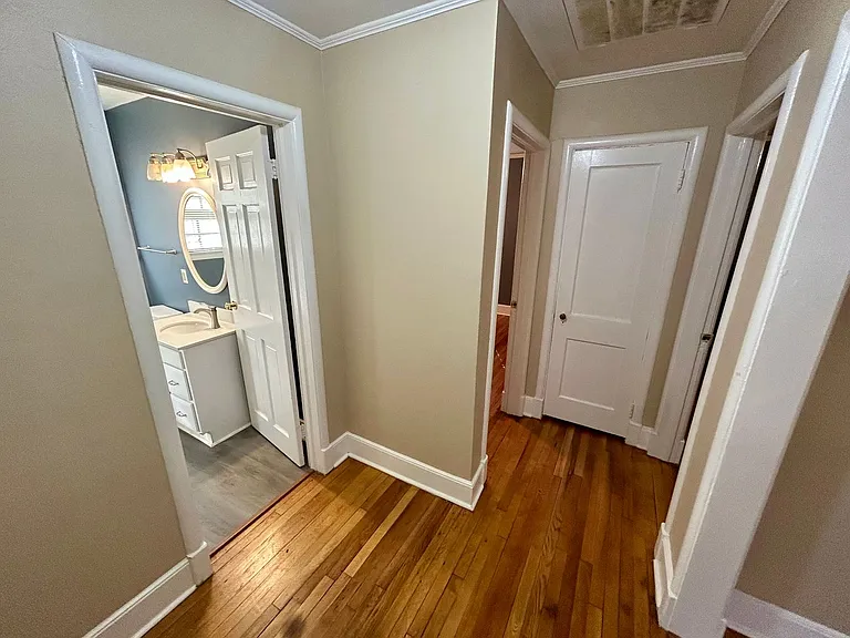 936 W Liberty St — Photo 9