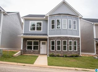 92 Harbor Pointe Dr, Talladega, AL 35160