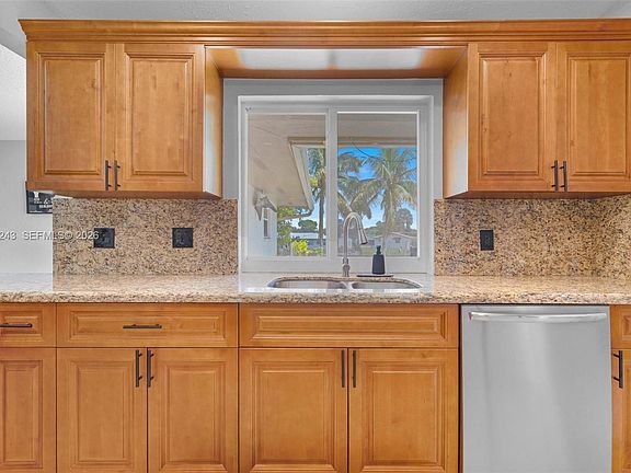 3rd image of 6121 SW 16th St