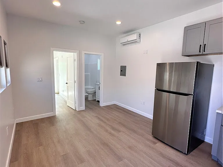 24375 Robie Ct — Photo 3