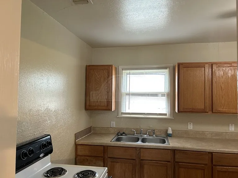 408 Allen St — Photo 13