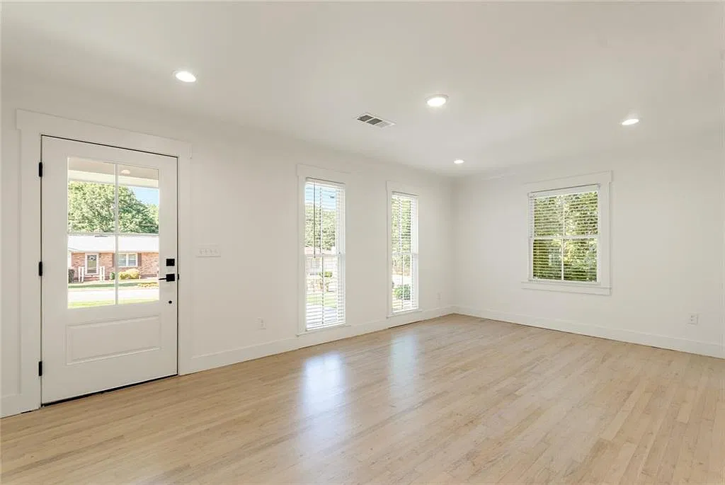 3 bed, 2.5 bath, 1900 sqft, $3,400 — Photo 4