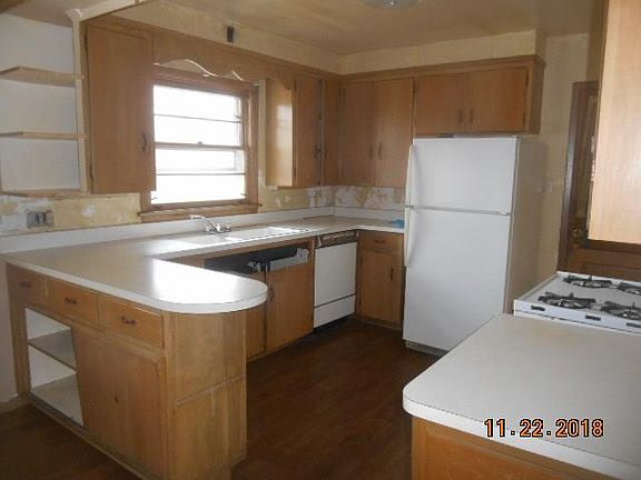 3rd image of 621 E 31st St