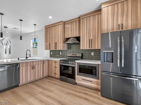 5th image of 4877 E Cincinnati Ave