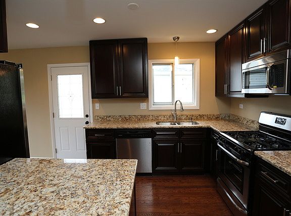 2nd image of 8221 Leawood Ln