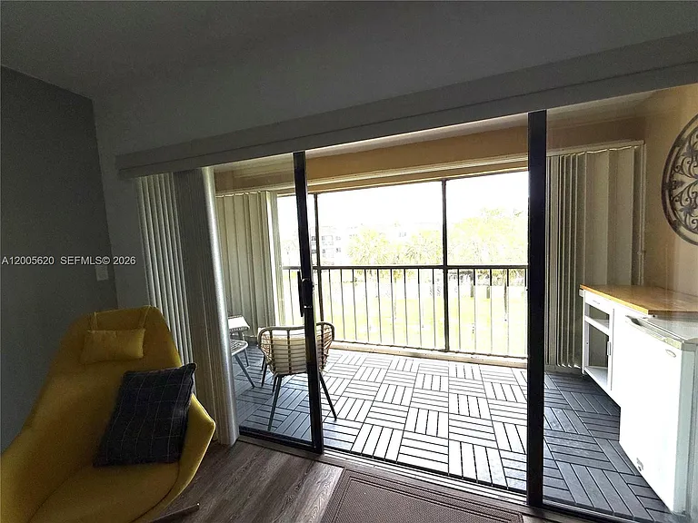230 Lakeview Dr #307 — Photo 32