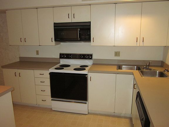 3rd image of 2634 S 13th St #1