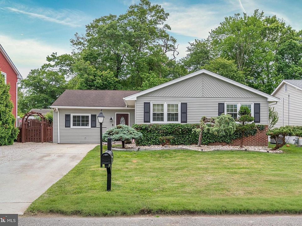 1st image of 207 Twin Lakes Blvd
