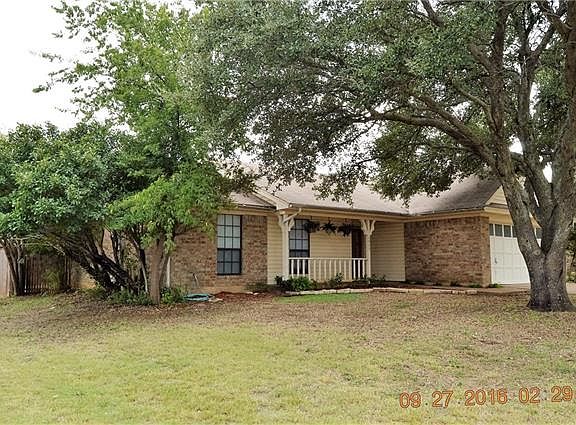2nd image of 1501 Clover Ln
