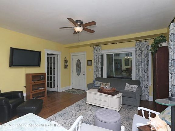 3rd image of 1127 Degroff St