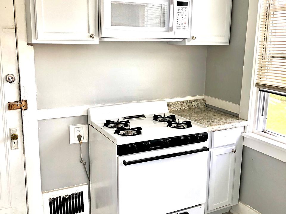 Kitchen with new Microwave