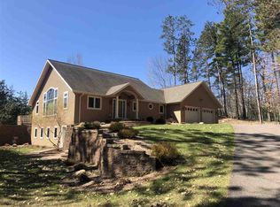 1010 S Hemlock St, Iron Mountain, MI 49801