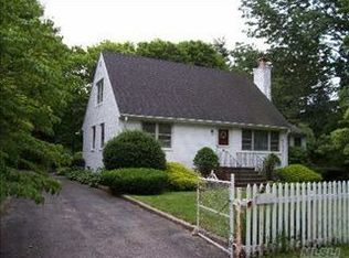 37 South Ave, Smithtown, NY 11787